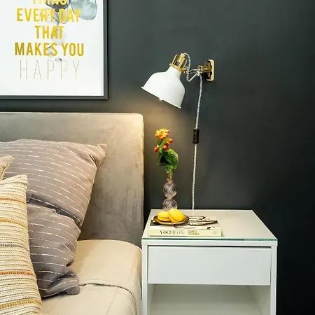 Stara Warszawska 43 *