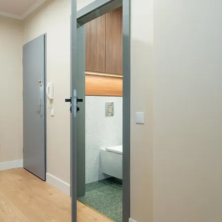 Stara Warszawska 43 *