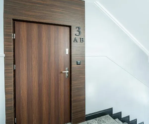 Stara Warszawska 43 *