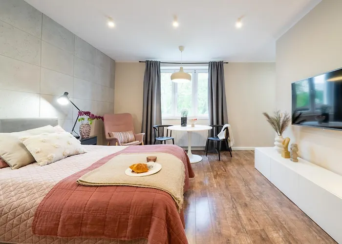 Stara Warszawska 43 *