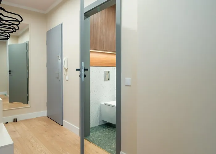 Stara Warszawska 43 *