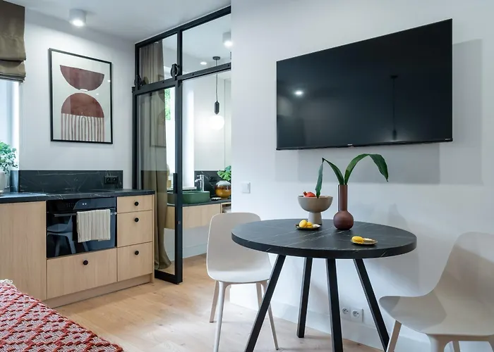 Stara Warszawska 43 *