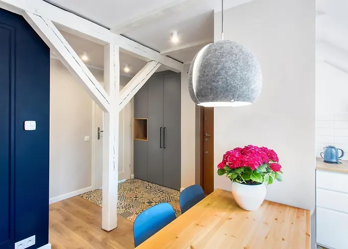 Stara Warszawska 43 *